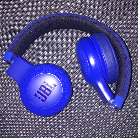 JBL BLUETOOTH HEADPHONE - Picture 4 of 5